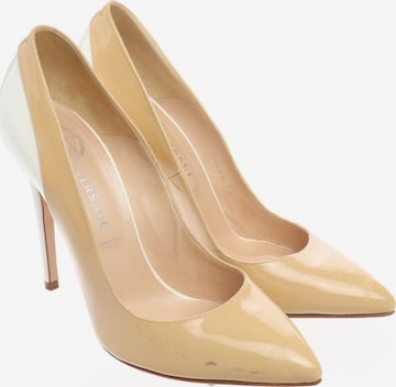 VERSACE Pumps 39 in Braun: Vorderseite