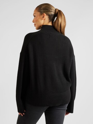 Calvin Klein Jeans Curve Sweater in Black