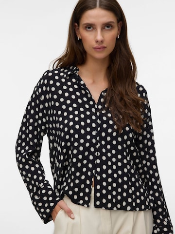VERO MODA - Blusa 'AWChevelle' en negro: frente