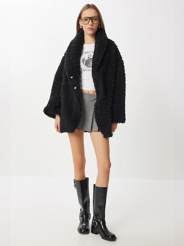 Happiness İstanbul Mantel in Schwarz