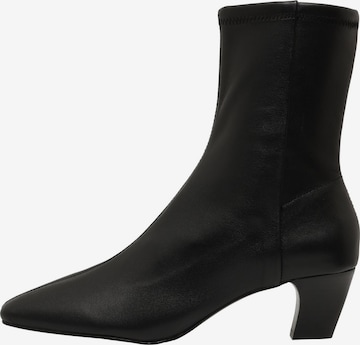 & Other Stories Stiefelette in Schwarz: Vorderseite