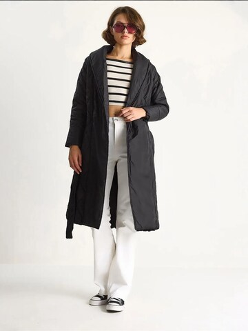 Cappotto di mezza stagione di Bianco Lucci in nero