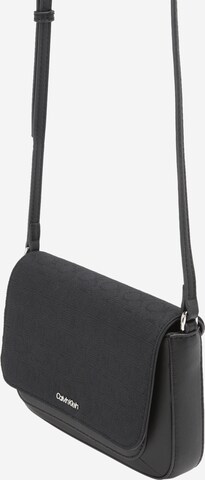 Calvin Klein Crossbody Bag in Black: front