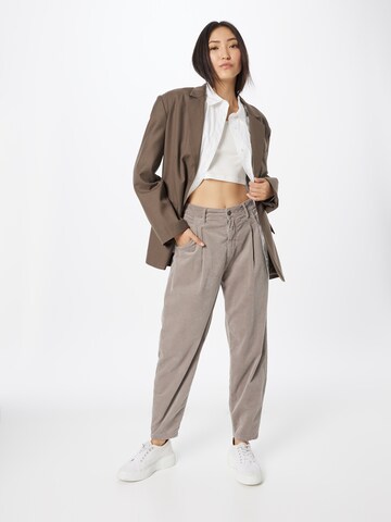 Tapered Pantaloni con pieghe 'Silvia' di Gang in beige