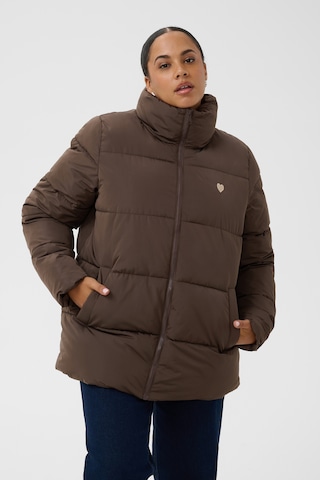 KAFFE CURVE Übergangsjacke in Braun: Vorderseite