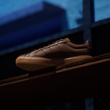 ADIDAS SPORTSWEAR - Sapatilha de desporto em castanho