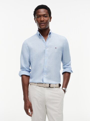 Coupe regular Chemise TOMMY HILFIGER en bleu : devant