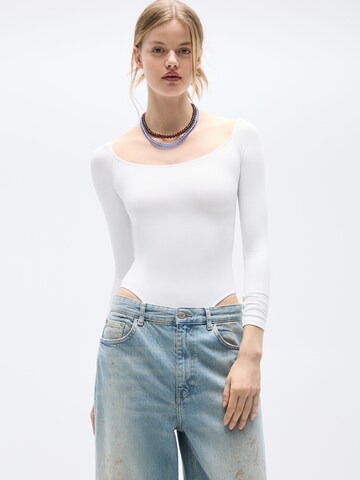 Pull&Bear Shirt Bodysuit in White: front