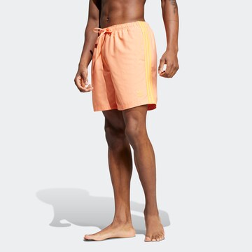 ADIDAS ORIGINALS Badshorts 'Adic' i orange: framsida