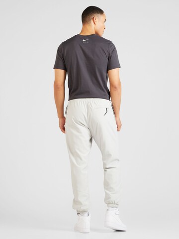 Nike Sportswear Tapered Housut värissä harmaa