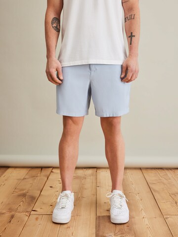 DAN FOX APPAREL Regular Shorts 'Dion' in Blau: predná strana