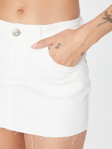 BDG Urban Outfitters - Falda en blanco