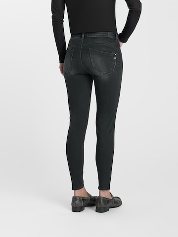 Coupe slim Jean Le Temps Des Cerises en noir : derrière