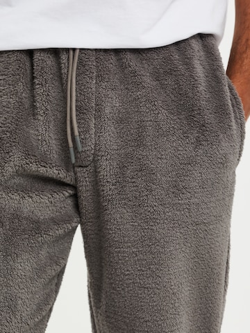Pantaloncini da pigiama di Threadbare in grigio