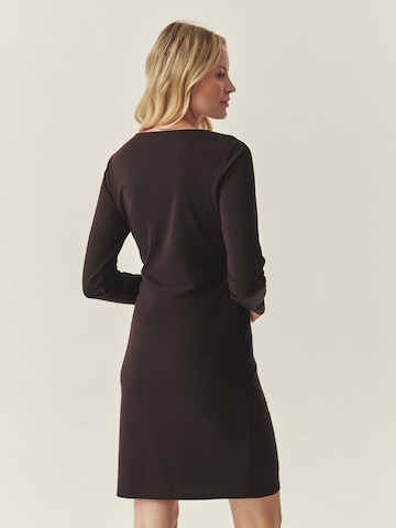 TATUUM Платье в Коричневый