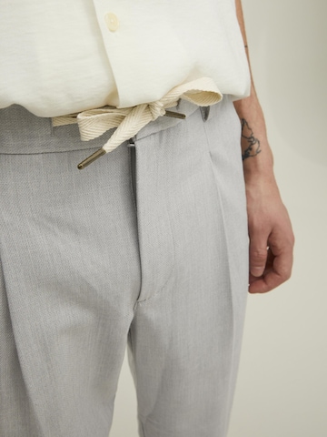 regular Pantaloni con pieghe 'Bill' di JACK & JONES in grigio