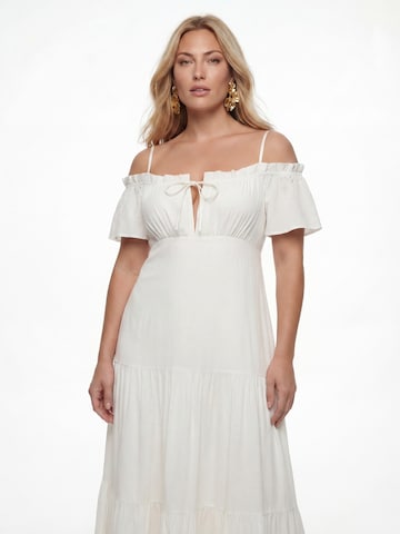 CITA MAASS Платье в Белый: спереди