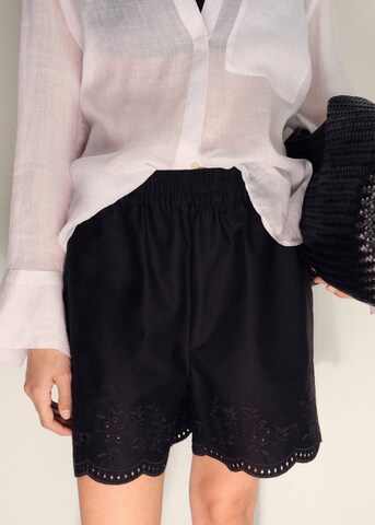 MANGO Regular Pants in Black: front