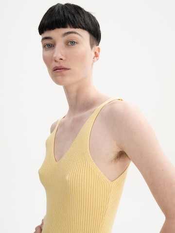 Tops en tricot 'RHADA' MELA en jaune