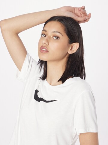 Maglia funzionale 'Swoosh' di NIKE in bianco