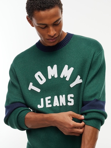 Tommy Jeans Trui 'Appliqué Jumper' in Groen