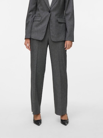 regular Pantaloni con piega frontale 'VMFalke' di VERO MODA in grigio: frontale