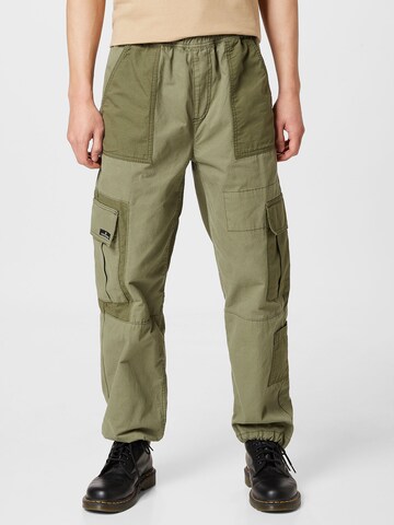 BDG Urban Outfitters Regular Cargo Pants in Green: front