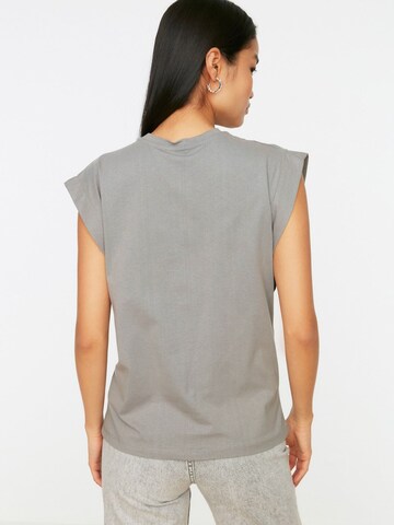 T-shirt Trendyol en gris