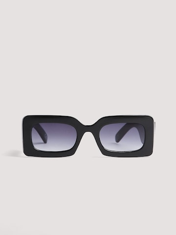 NA-KD Glasses in Black: front