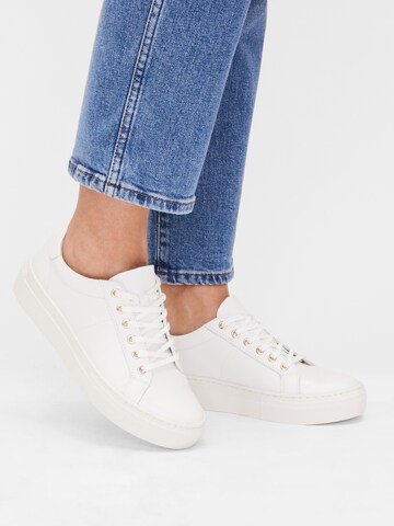 Baskets basses 'Zoe' VAGABOND SHOEMAKERS en blanc