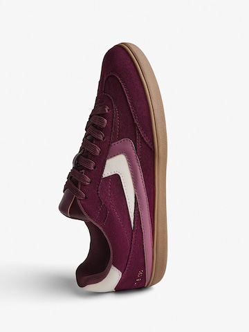 Bershka Trampki niskie w kolorze czerwony