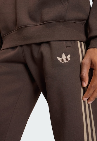 Effilé Pantalon ADIDAS ORIGINALS en marron