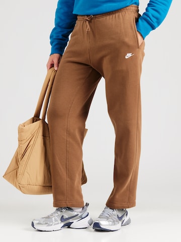 Nike Sportswear Loosefit Παντελόνι 'Club' σε καφέ: μπροστά