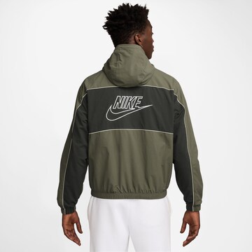 Nike Sportswear Tussenjas 'Club Athlete' in Groen: voorkant