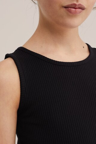 Rochie de la WE Fashion pe negru