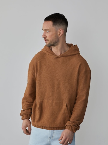 DAN FOX APPAREL Sweatshirt 'Mirco' in Brown: front