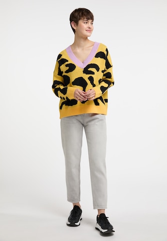 Pullover di MYMO in giallo