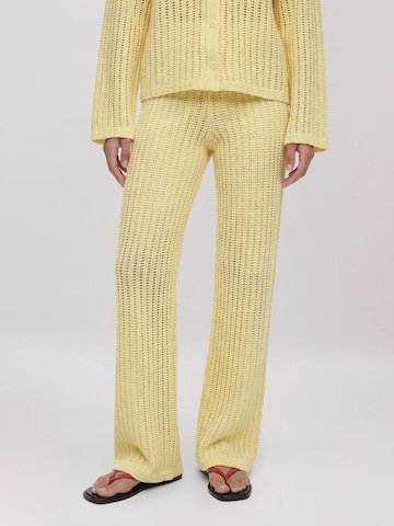 regular Pantaloni 'Finn' di EDITED in giallo: frontale