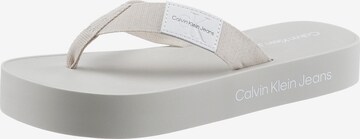 Calvin Klein Jeans Zehentrenner in Grau: predná strana