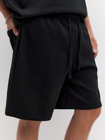 Pull&Bear Loosefit Kalhoty – černá