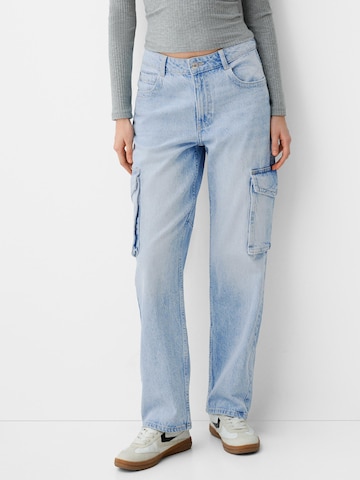 Regular Jeans cargo Bershka en bleu : devant