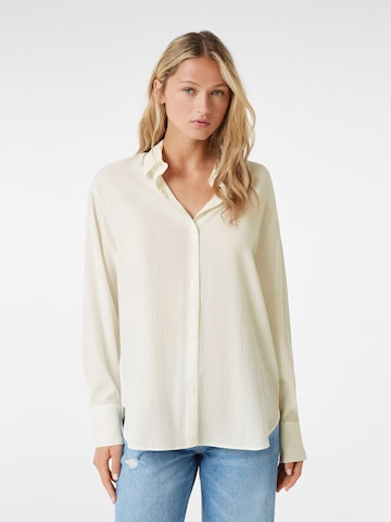 Bershka Bluse in Beige: predná strana