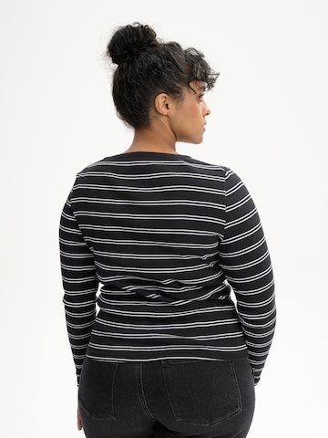 MELA T-shirt 'MEHAR' i svart