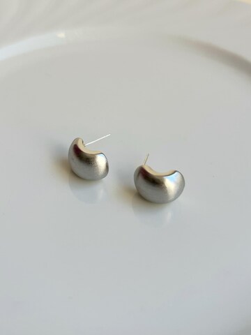 Kamakula Earrings 'Minimal Dome' in Silver