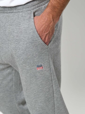 VINSON - Regular Calças 'VMJalen' em cinzento