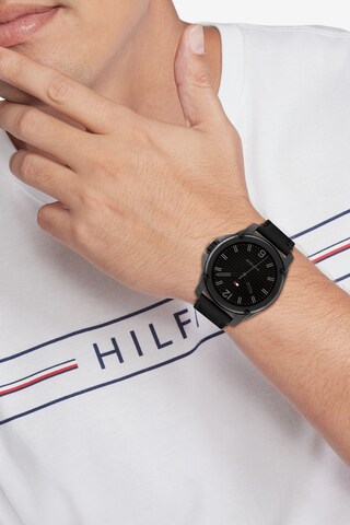 TOMMY HILFIGER Analog klocka i svart