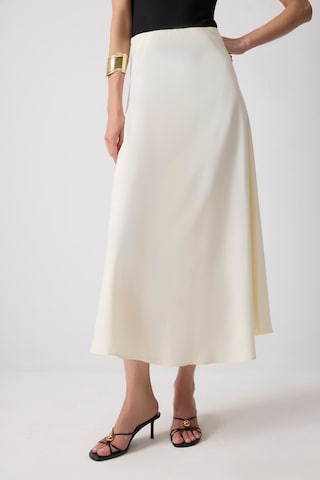 Touche Prive Skirt in Beige: front