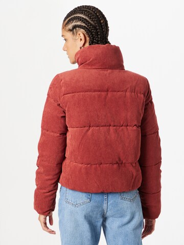 Veste mi-saison 'DOLLY' ONLY en rouge