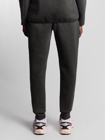 Effilé Pantalon Lyle & Scott en gris