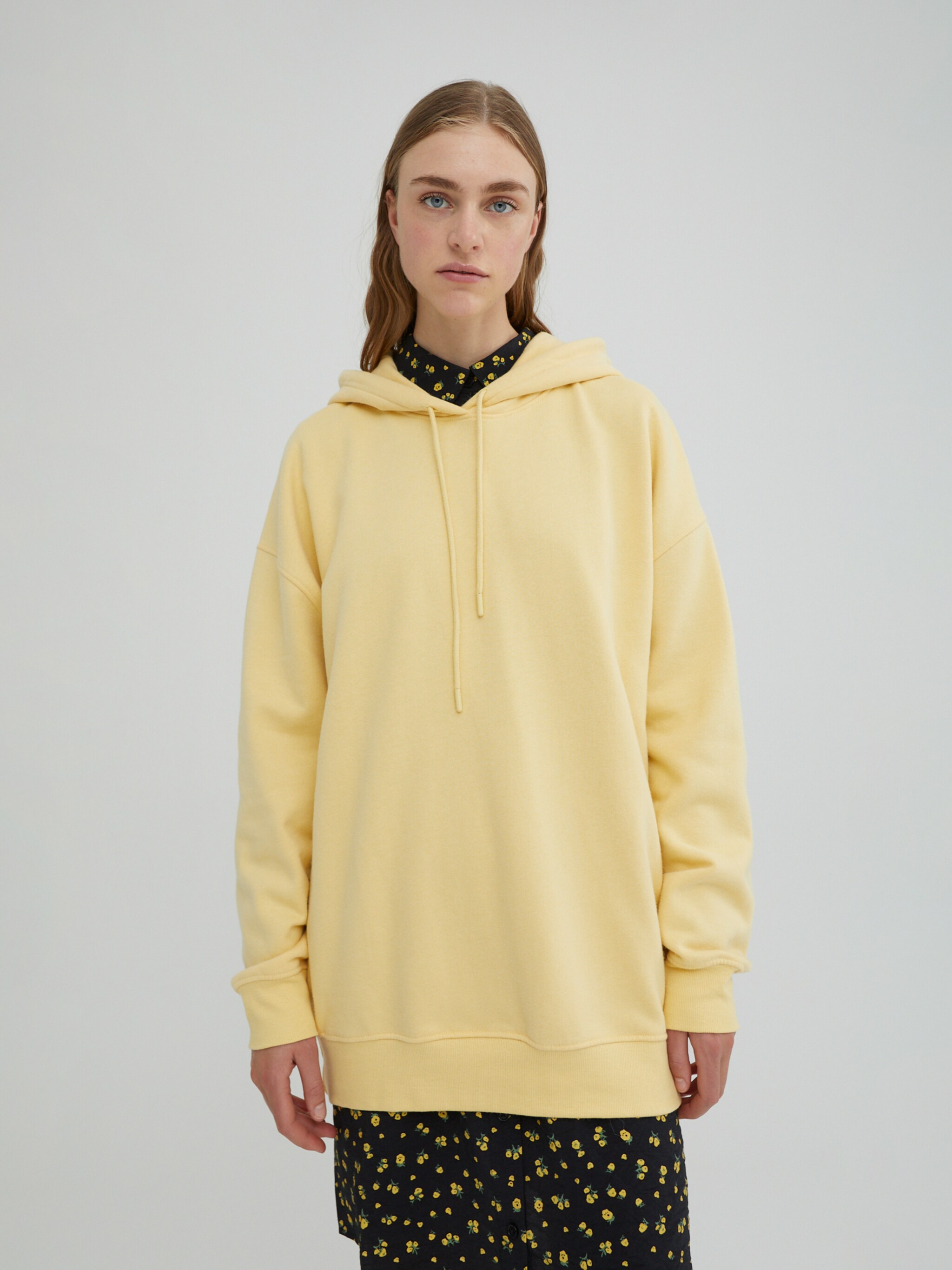 EDITED Producten Sweatshirt 'Nyla' Geel
